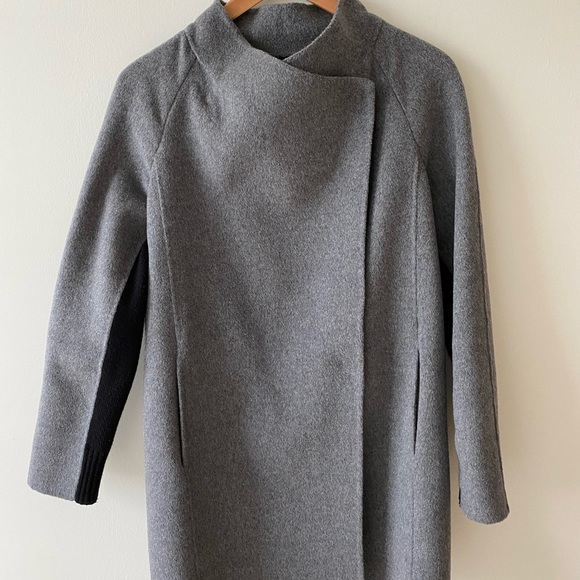 Vince Wool Blend Two-tone Sweater Back Coat - Picture 2 of 5